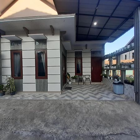 Widodaren Homestay Проболинго Экстерьер фото